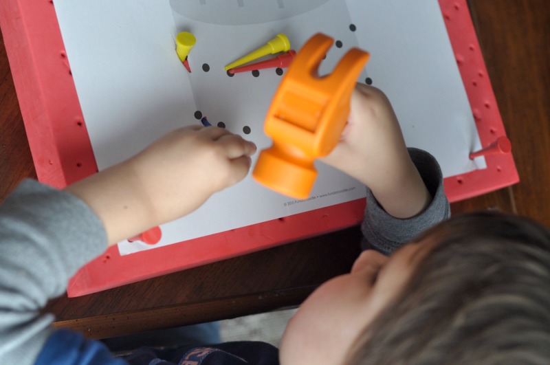 The Fundanoodle I Can Pound Kit is a simple independent fine motor activity for autistic preschoolers that develops their hand strength while they have fun!