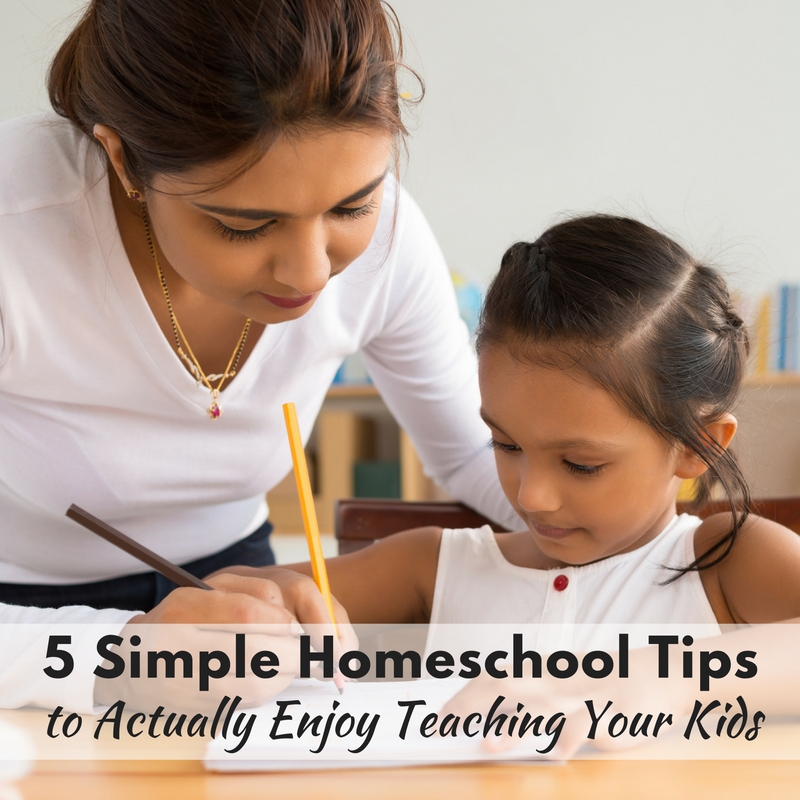 These 5 simple homeschool tips to actually enjoy teaching your kids are a MUST-read for every homeschool mom!